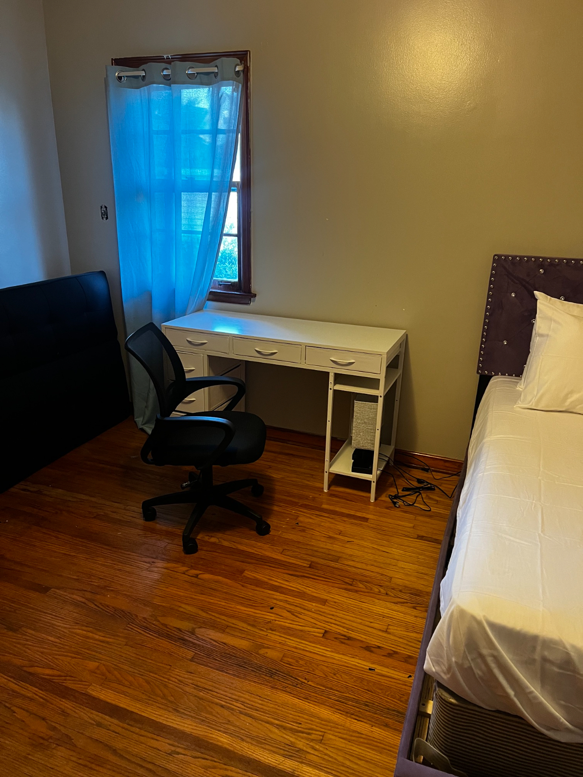 Spacious 3BR Retreat - Utilities Included & Pet Friendly, Near Hospitals - Photo 11