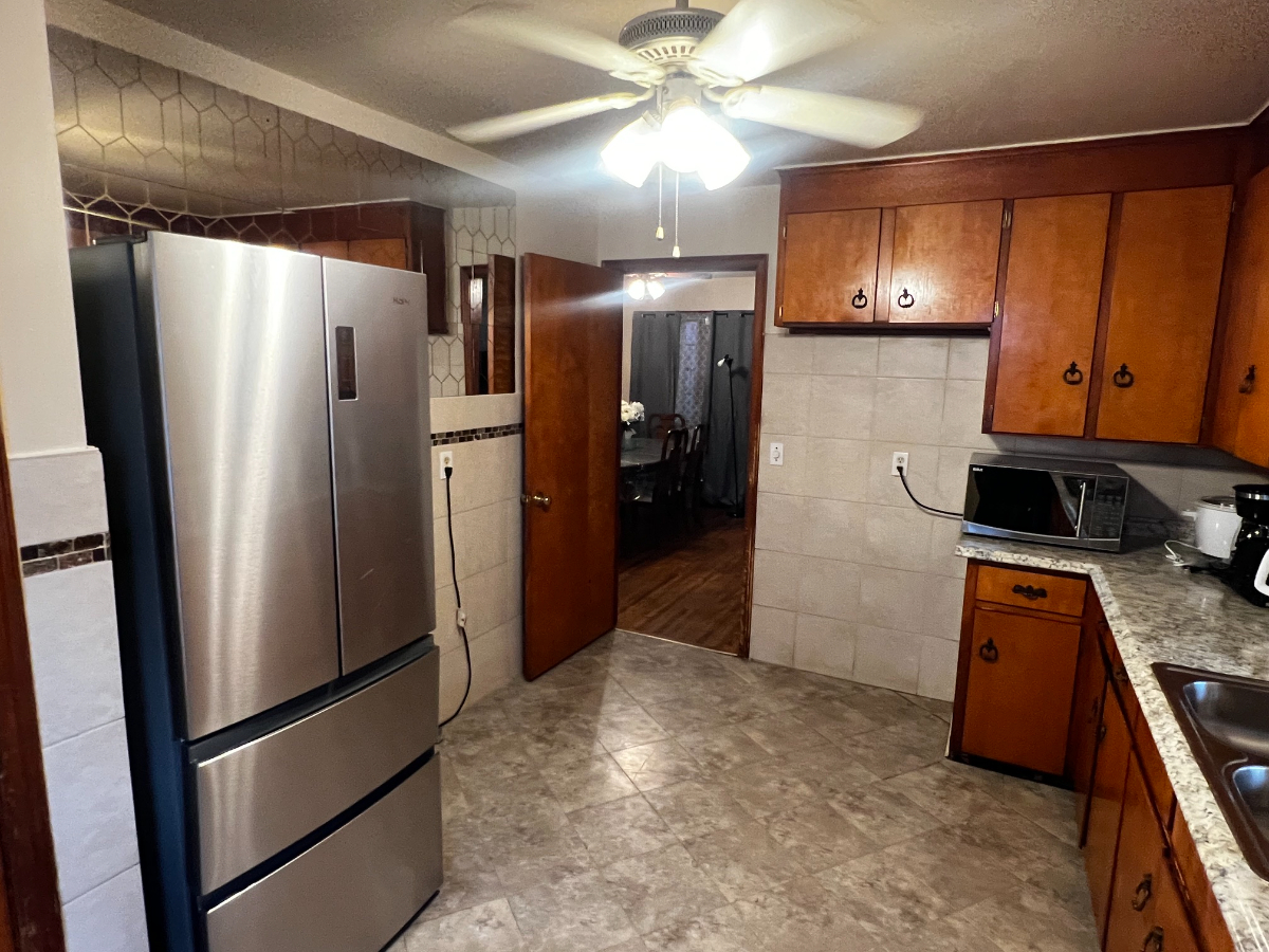 Spacious 3BR Retreat - Utilities Included & Pet Friendly, Near Hospitals - Photo 5