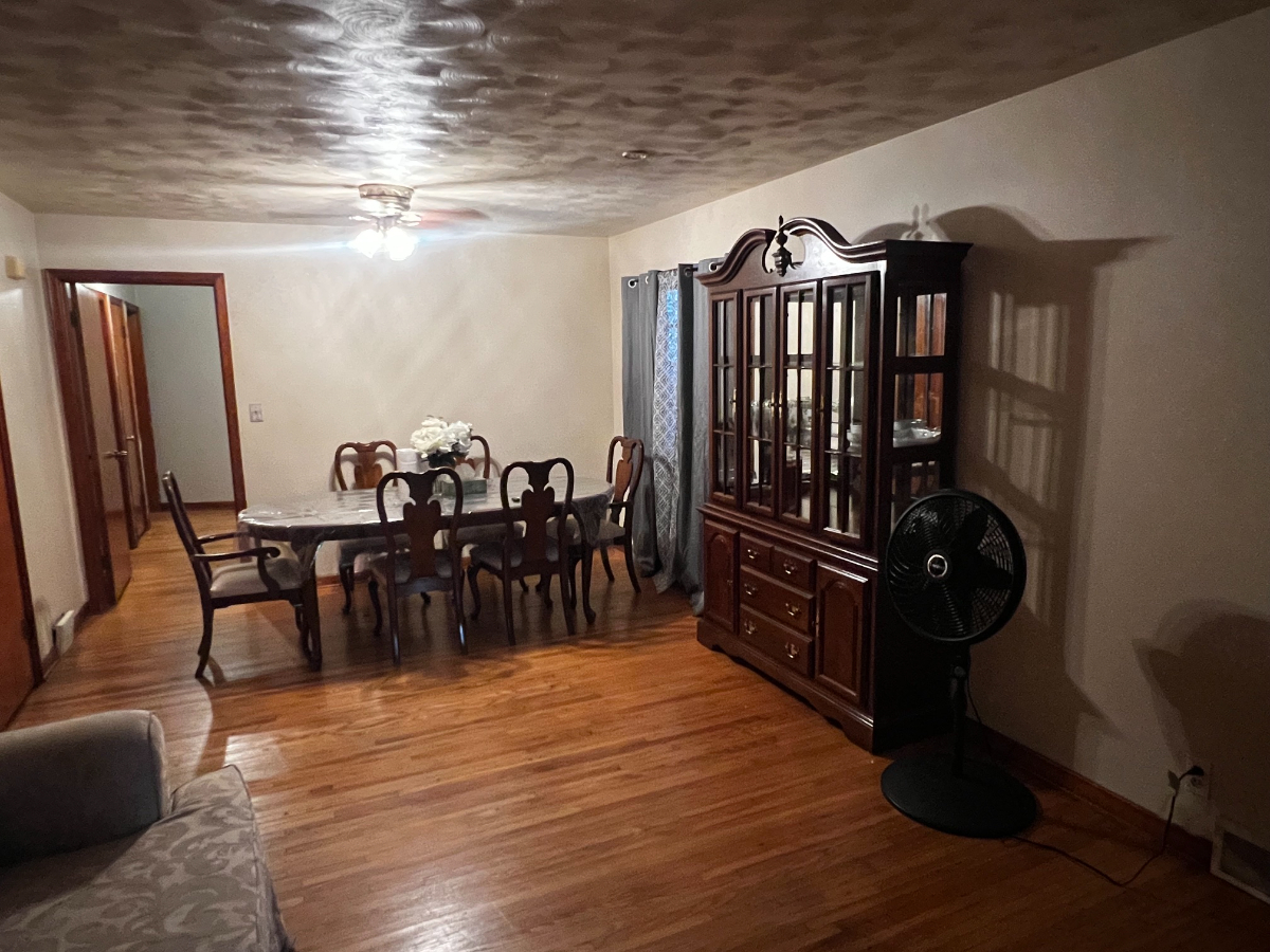 Spacious 3BR Retreat - Utilities Included & Pet Friendly, Near Hospitals - Photo 3