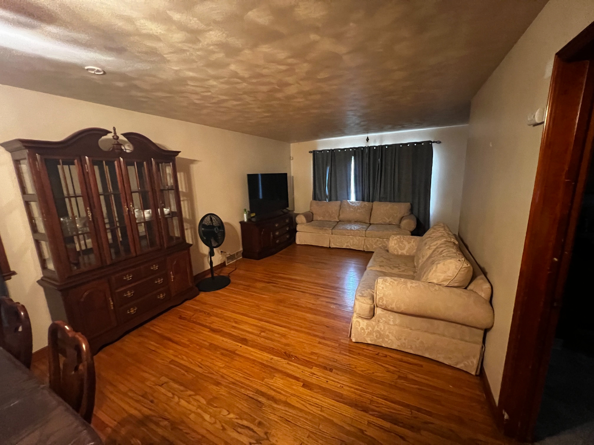 Spacious 3BR Retreat - Utilities Included & Pet Friendly, Near Hospitals - Photo 2