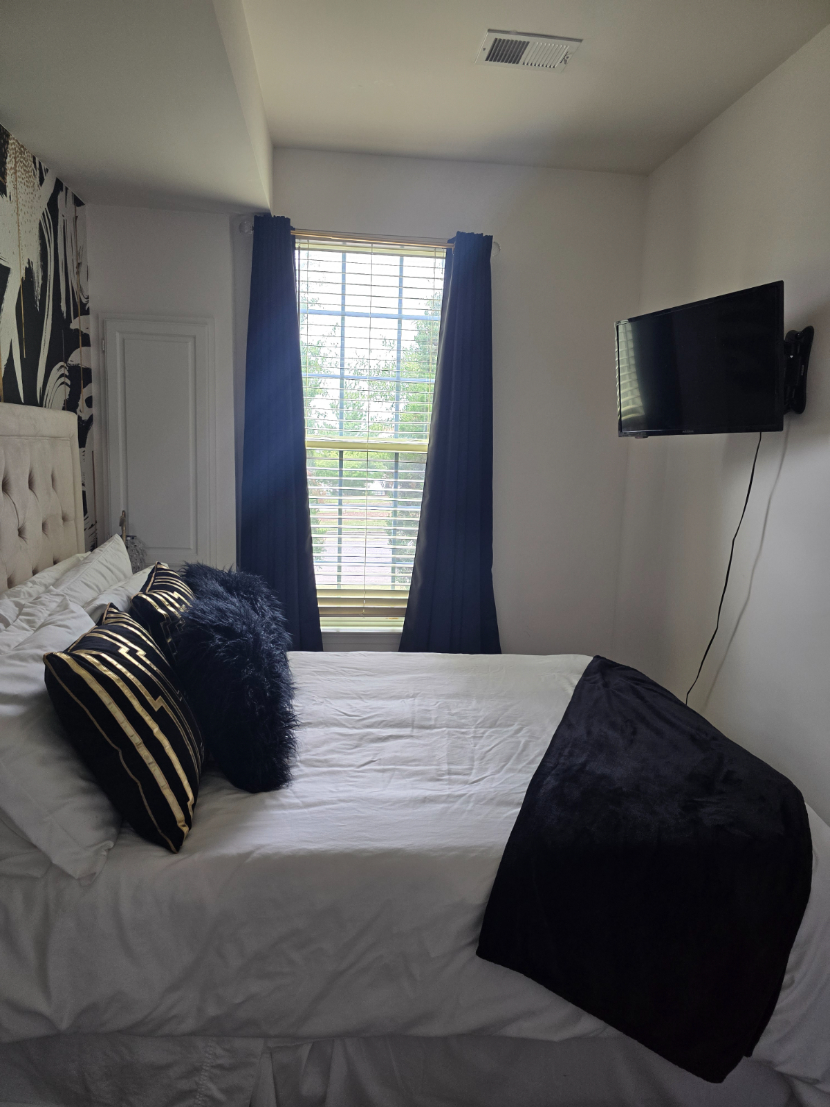 Peaceful Fort Lincoln Townhome - Photo 9