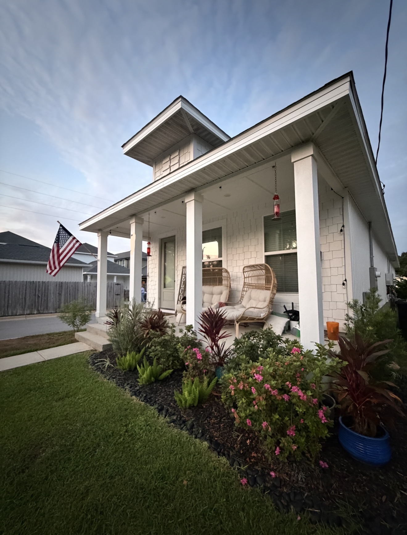 Cute, Cozy New-Build Near Downtown
