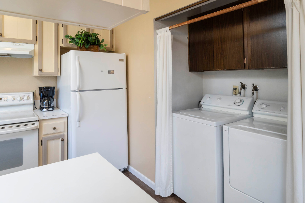 Escape to Serenity: Secluded 2BR Sisters Condo with Resort-Style Pool & Hot Tub - Photo 5