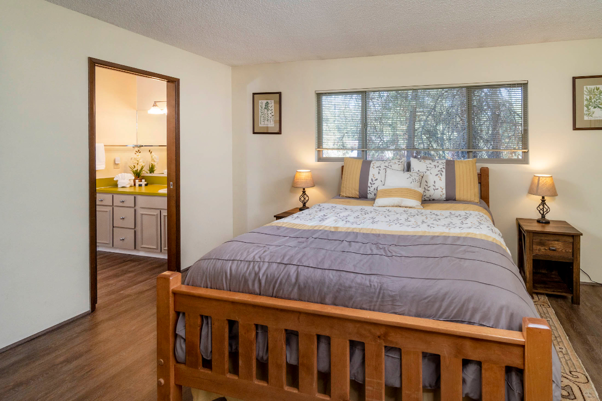Escape to Serenity: Secluded 2BR Sisters Condo with Resort-Style Pool & Hot Tub - Photo 3