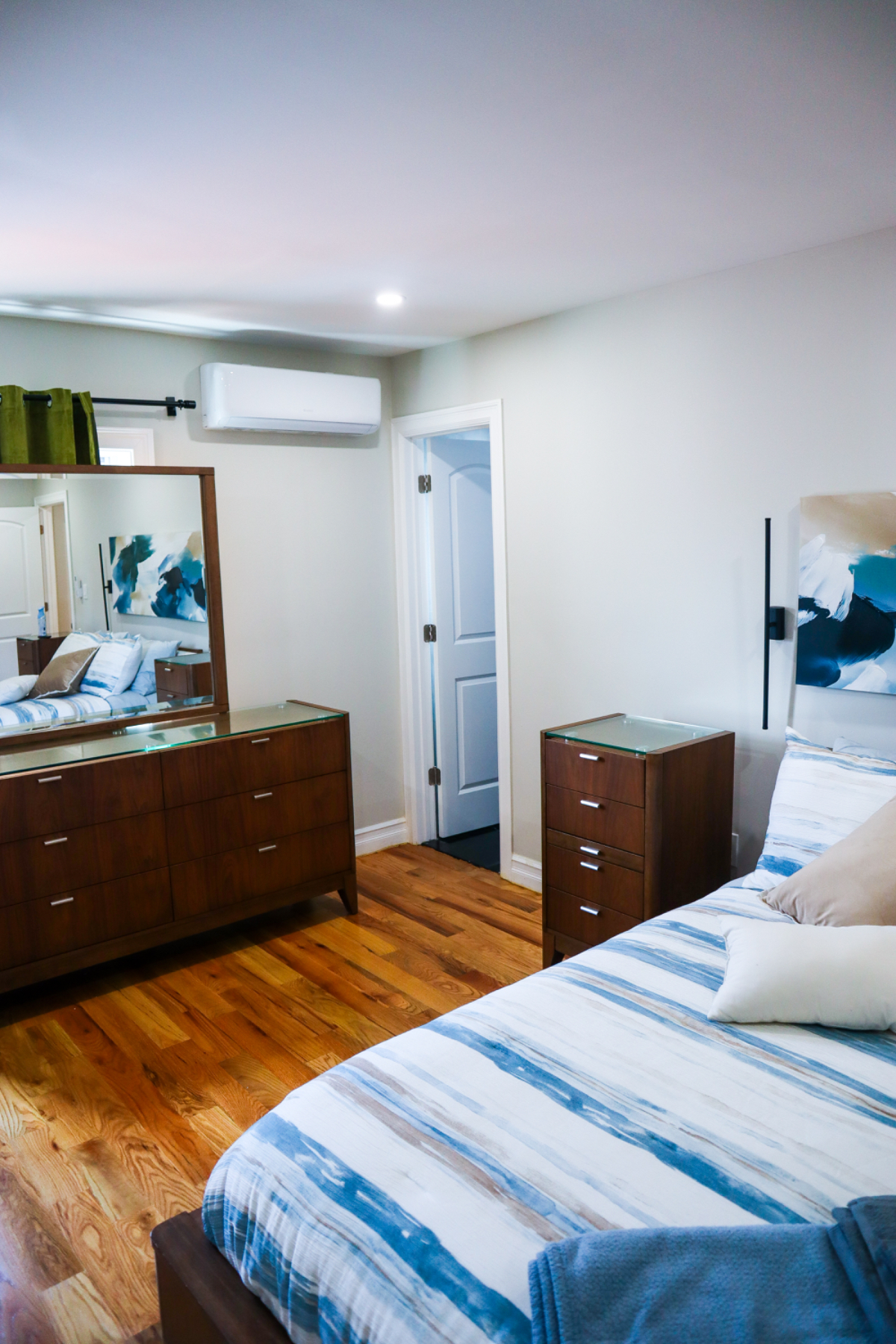 Large Master Suite - Photo 3