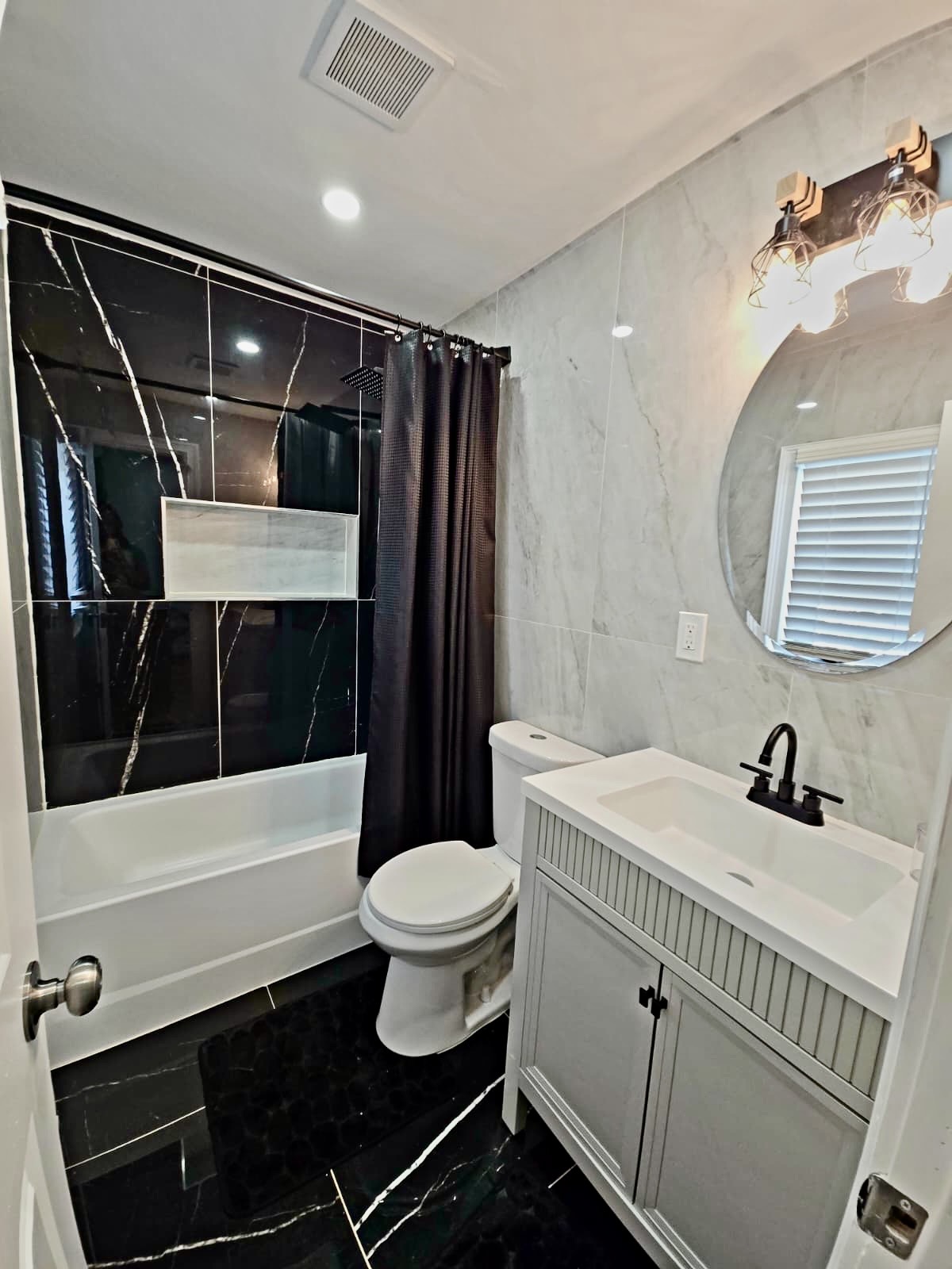 Large Master Suite - Photo 8