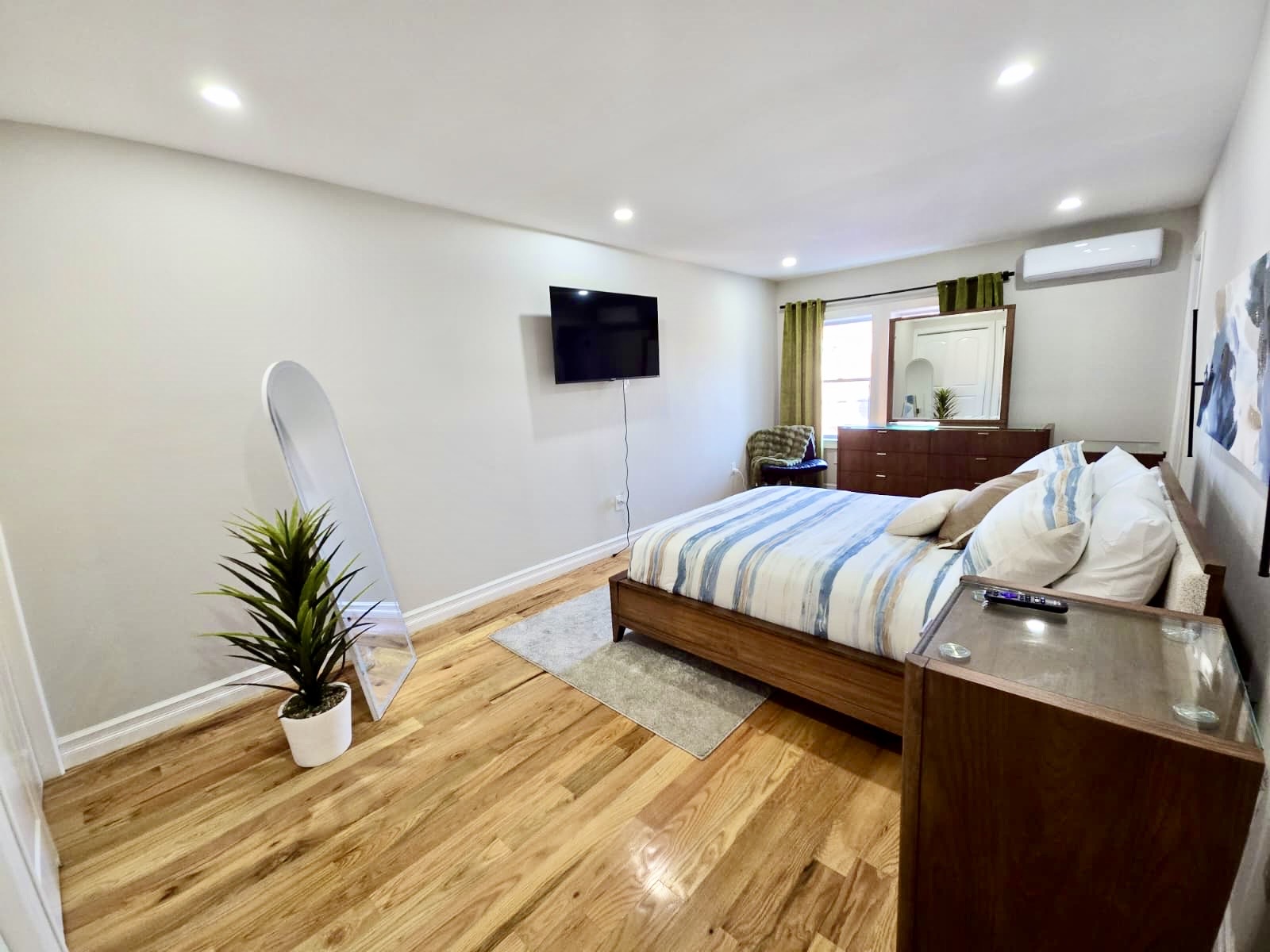 Large Master Suite - Photo 5