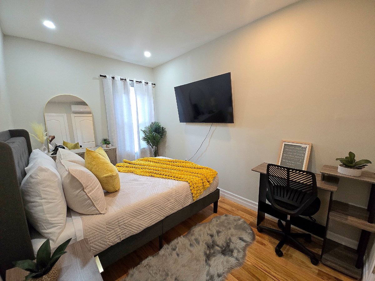 Large Master Suite - Photo 3