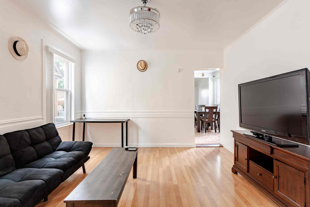 Spacious Private Bedroom Near Transit, Dining & Shopping - Photo 3