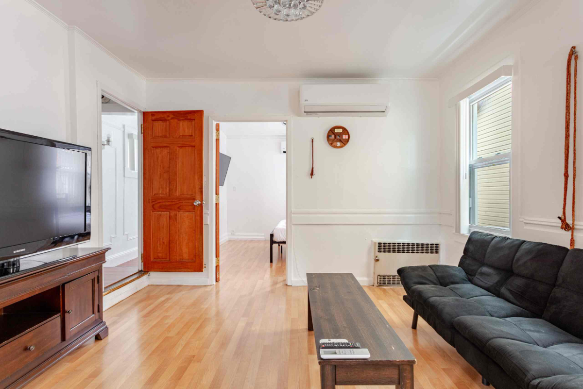 Spacious Private Bedroom Near Transit, Dining & Shopping - Photo 5