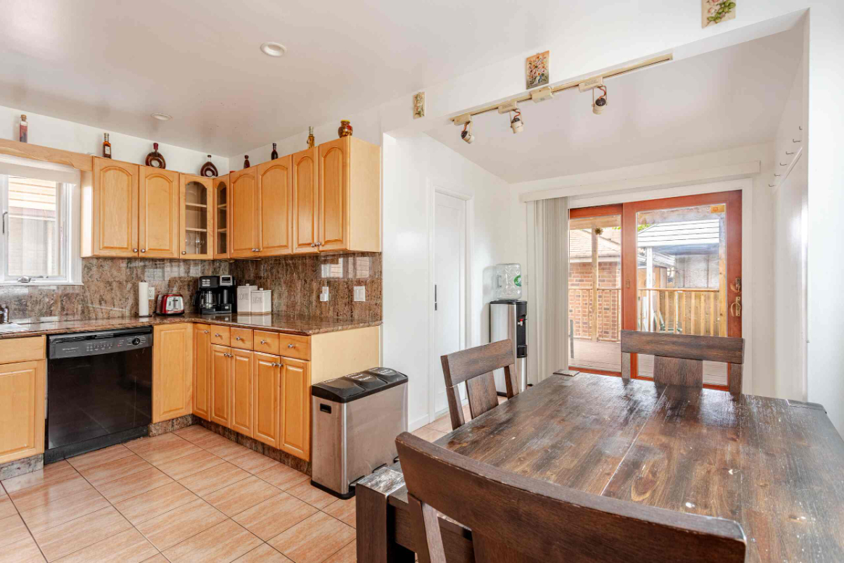 Spacious Private Bedroom Near Transit, Dining & Shopping - Photo 9