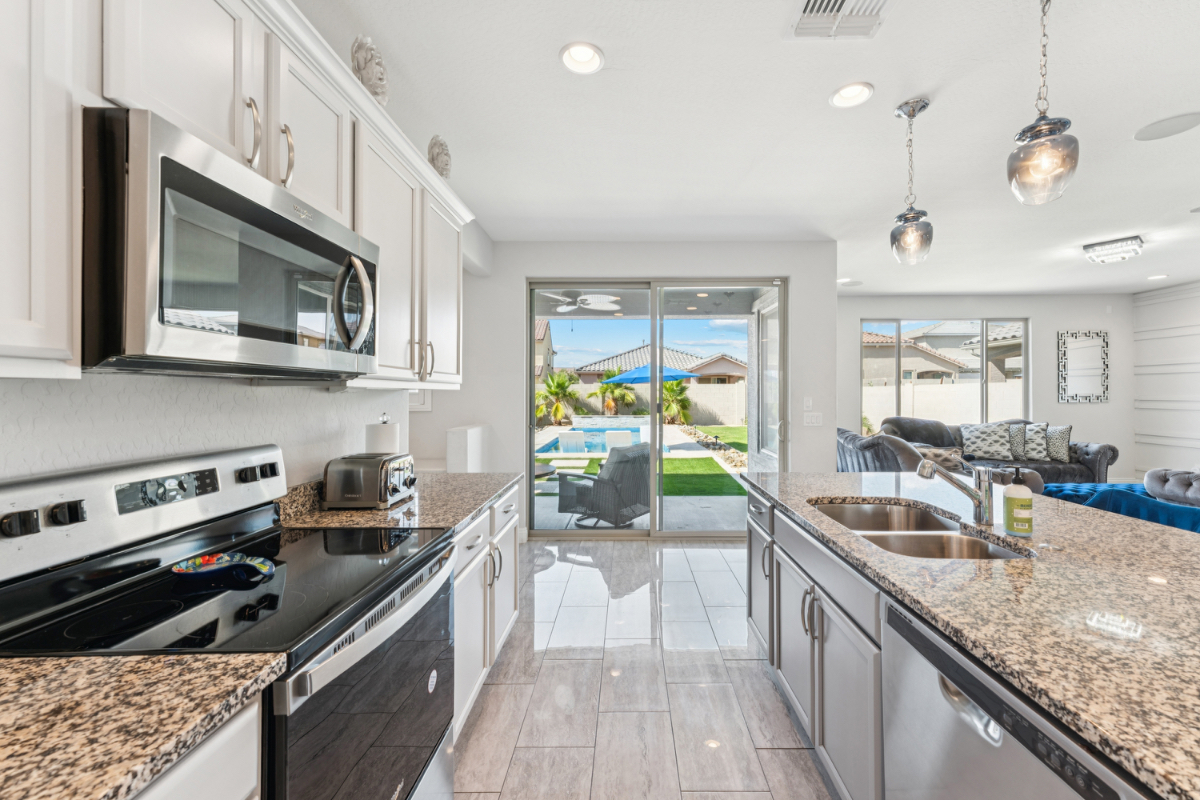 Luxury Fully Furnished Executive Home | Heated Resort Pool | Office | Near Westgate - Photo 7
