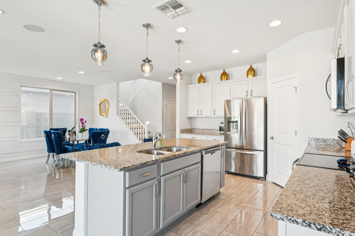 Luxury Fully Furnished Executive Home | Heated Resort Pool | Office | Near Westgate - Photo 8