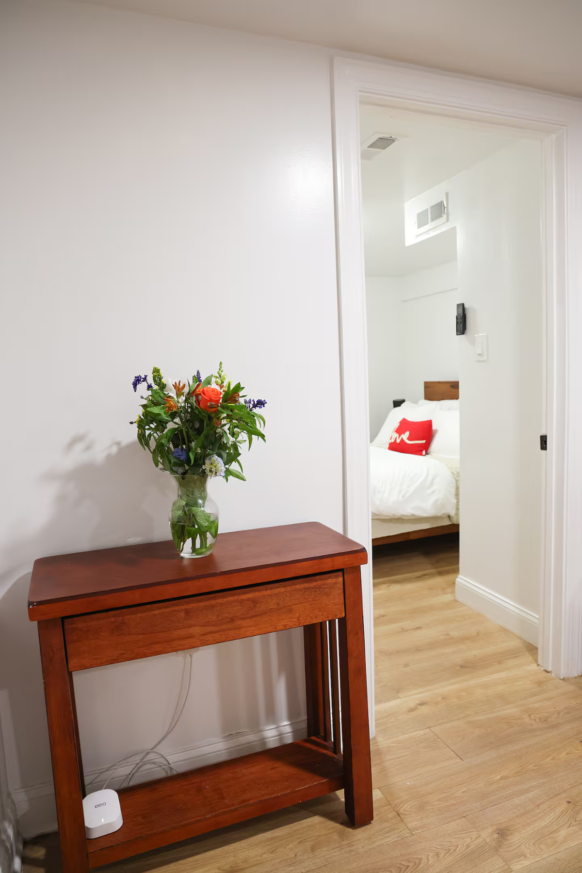 Peaceful Furnished Retreat, Walk to Metro, Queen Bed, Backyard and Fast WiFi - Photo 9
