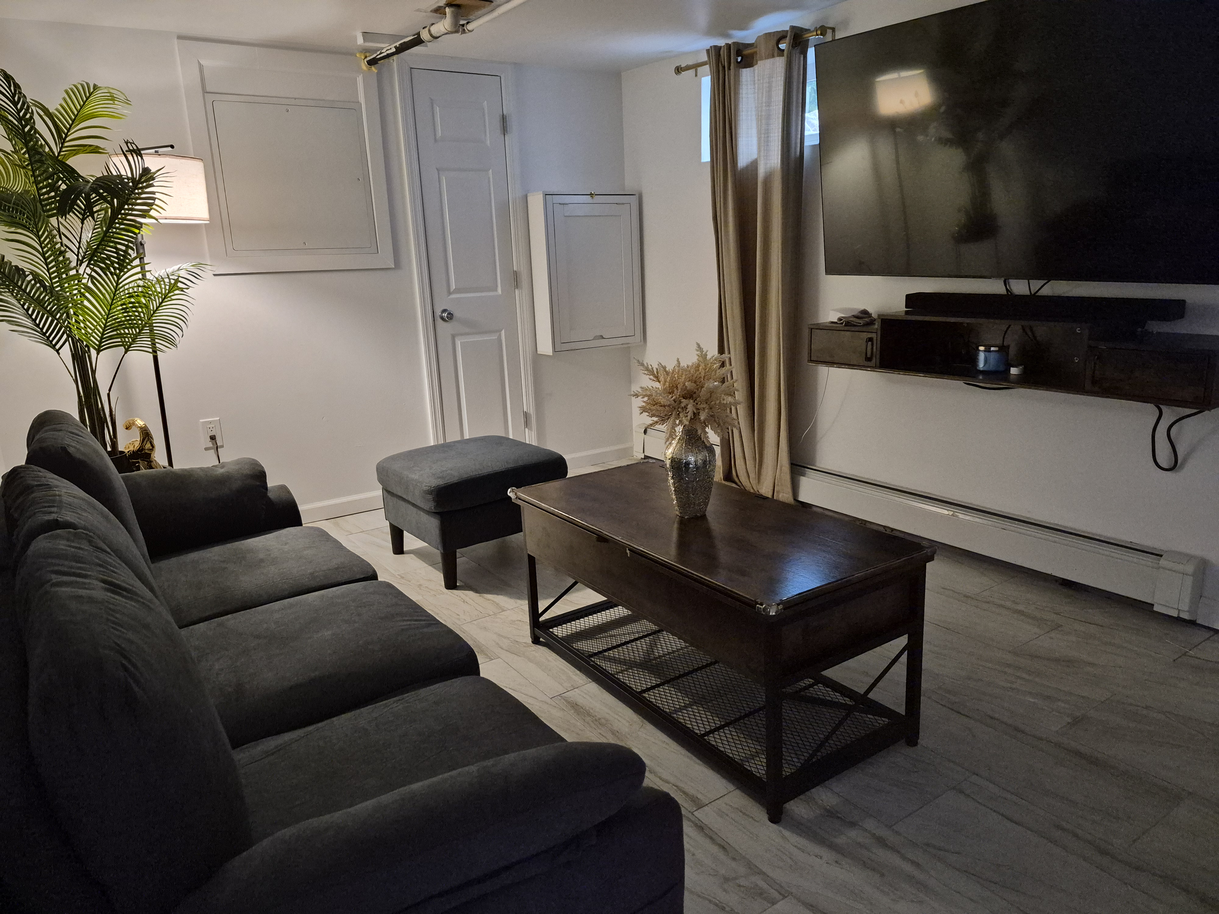 Peaceful Cambria Heights Home Near Major Hospital Systems - Photo 6