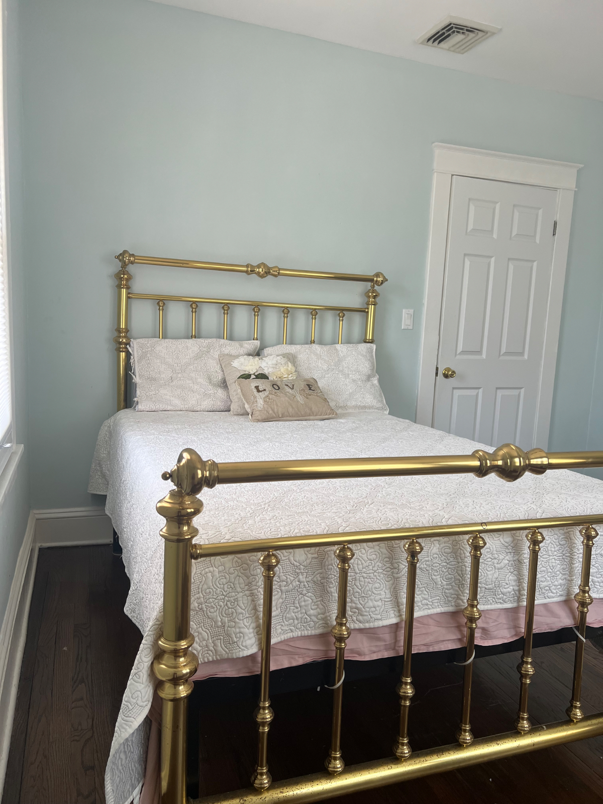 Beautiful Private Room with Brand New Furniture in Exceptional Location Near Hospitals Universities - Photo 3