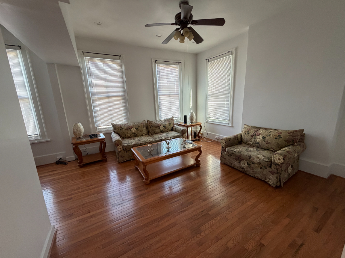 Spacious Queen Room in Modern Duplex | Shared Living Spaces | Centrally Located to Downtown and Top - Photo 3