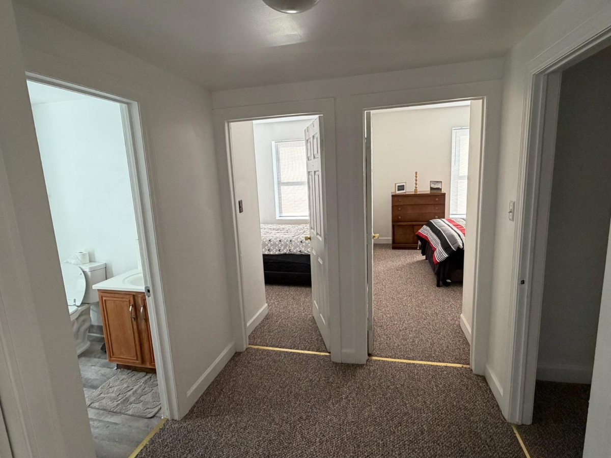 Spacious Queen Room in Modern Duplex | Shared Living Spaces | Centrally Located to Downtown and Top  - Photo 12