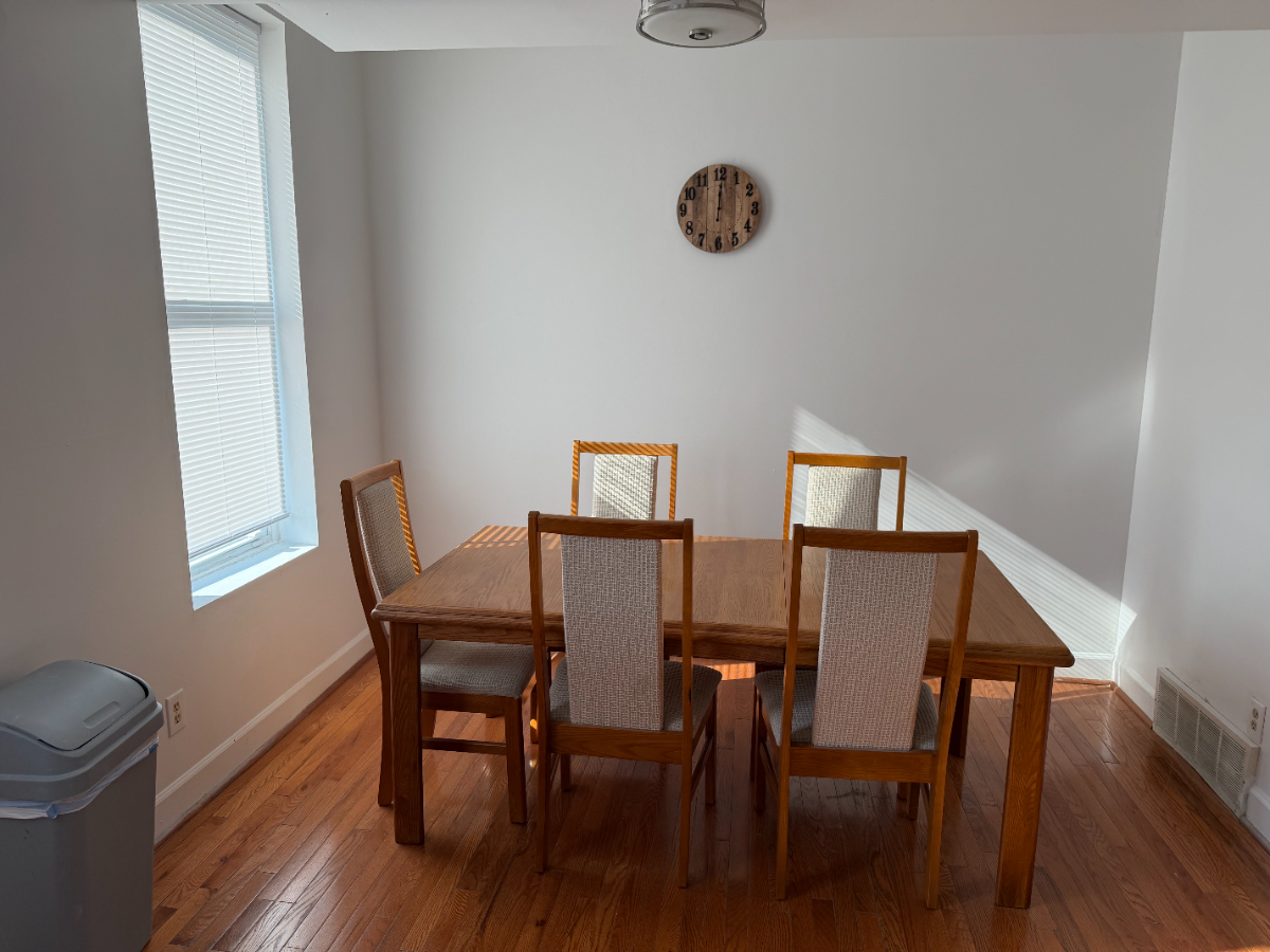 Spacious Queen Room in Modern Duplex | Shared Living Spaces | Centrally Located to Downtown and Top - Photo 4