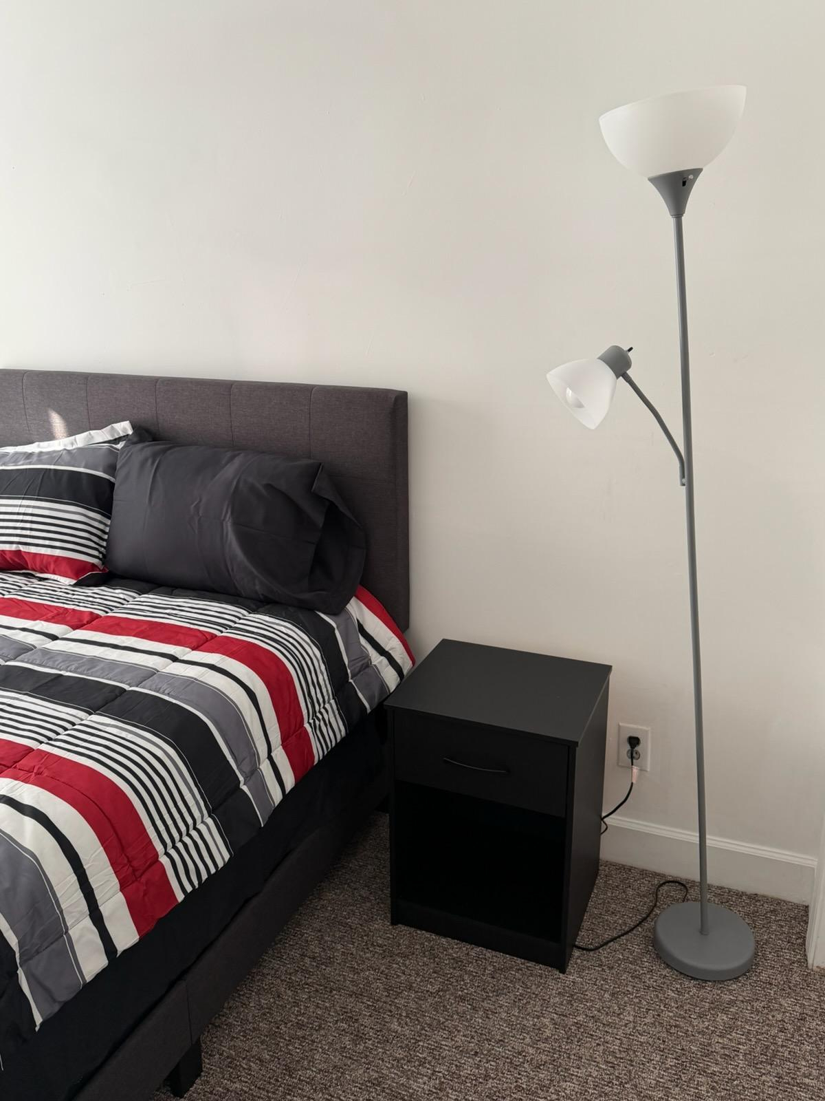 Spacious Queen Room in Modern Duplex | Shared Living Spaces | Centrally Located to Downtown and Top - Photo 2