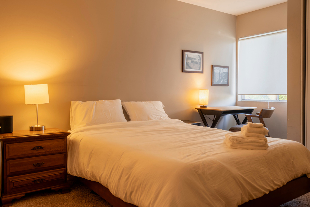 Quiet 2BR/1.5BA, 2 Parking Spots - Minutes to Sharp Memorial & Scripps La Jolla - Photo 3