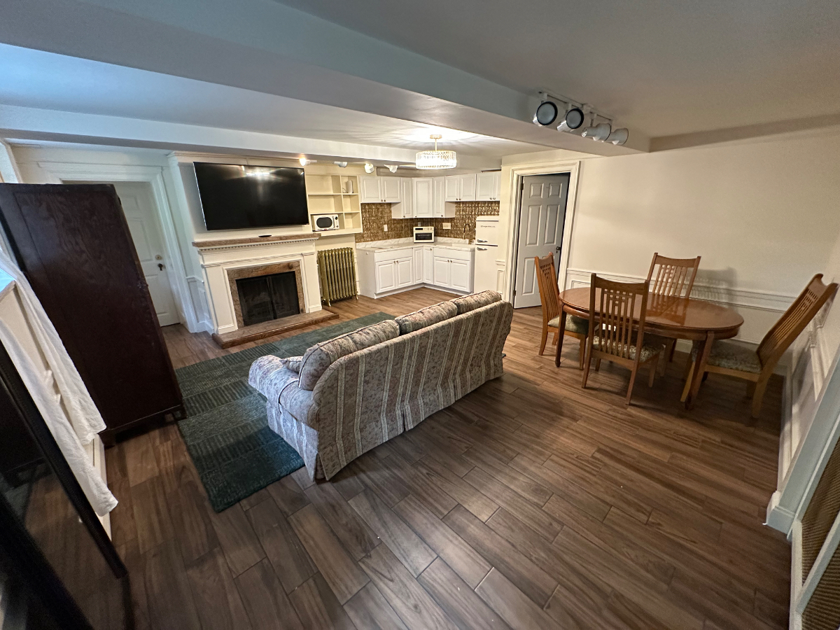 Charming apartment in a 1803 Historic Stone House - Photo 1