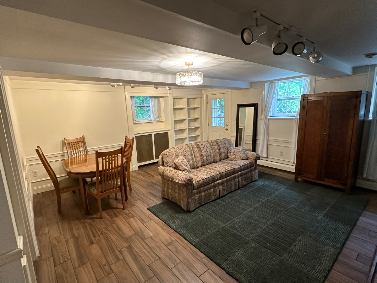 Charming apartment in a 1803 Historic Stone House - Photo 2