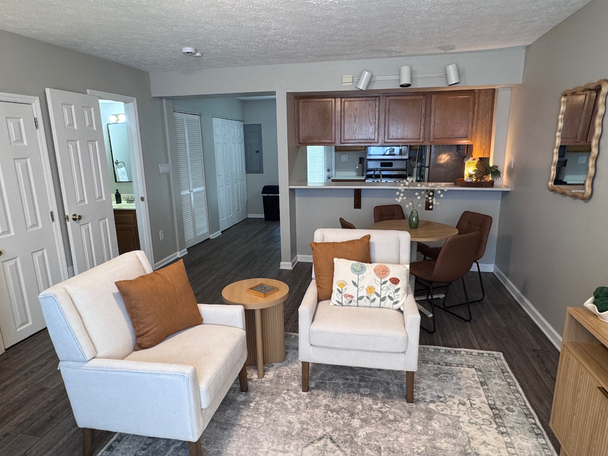 Cozy Main Street 2BR Near Park w/ Private Parking - Photo 8