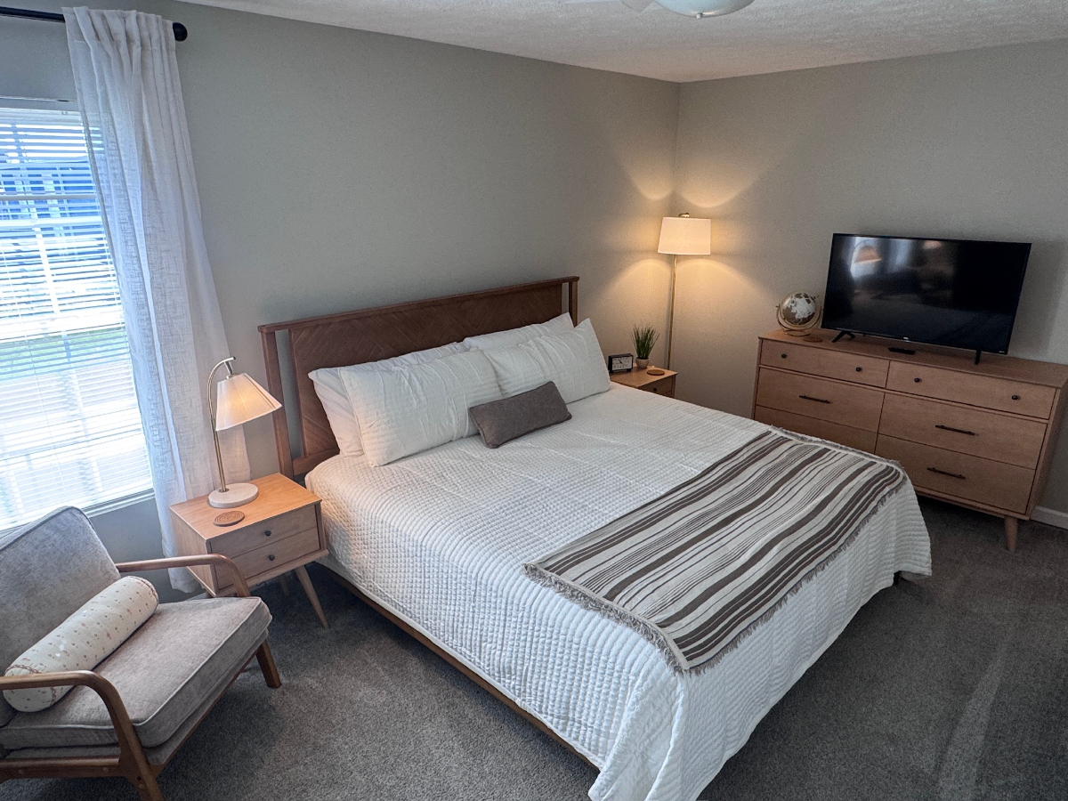 Cozy Main Street 2BR Near Park w/ Private Parking - Photo 4
