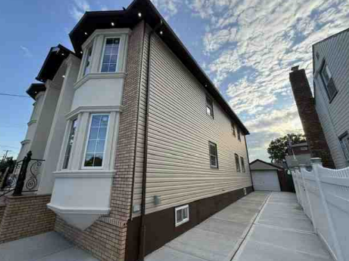 Private Master Suite in Brand-New Home with Shared Living Spaces & Prime Location Near Hospitals - Photo 4