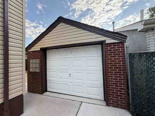 Private Master Suite in Brand-New Home with Shared Living Spaces & Prime Location Near Hospitals - Photo 3