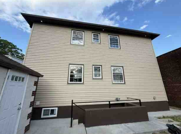 Private Master Suite in Brand-New Home with Shared Living Spaces & Prime Location Near Hospitals - Photo 2