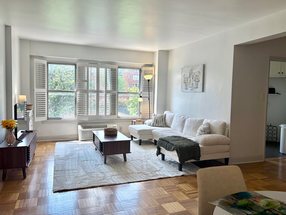 Newly Furnished 2B 2B Condo with Garage Parking - Photo 2