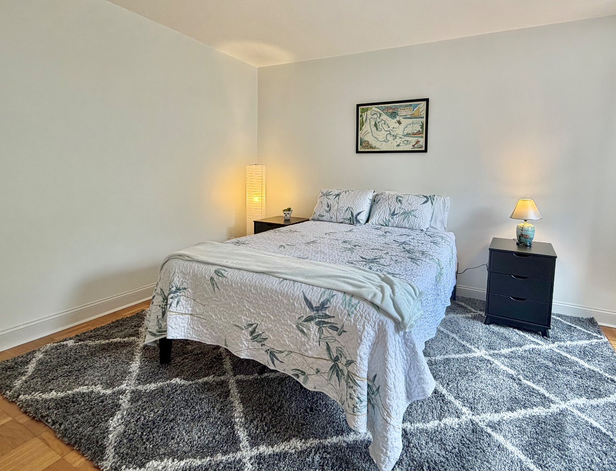 Newly Furnished 2B 2B Condo with Garage Parking - Photo 5