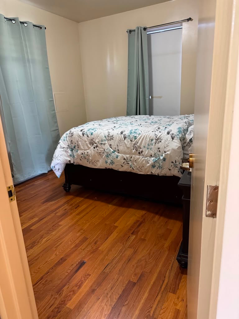Private Room in a Safe & Convenient Area - Photo 1