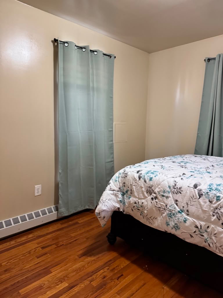 Private Room in a Safe & Convenient Area - Photo 3