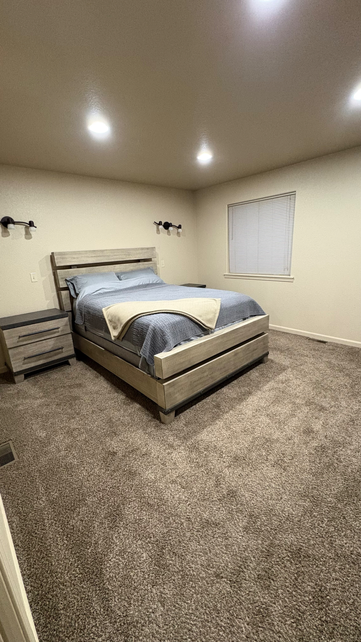 Quiet 2 bed 2 bath Single Level Duplex - Photo 2