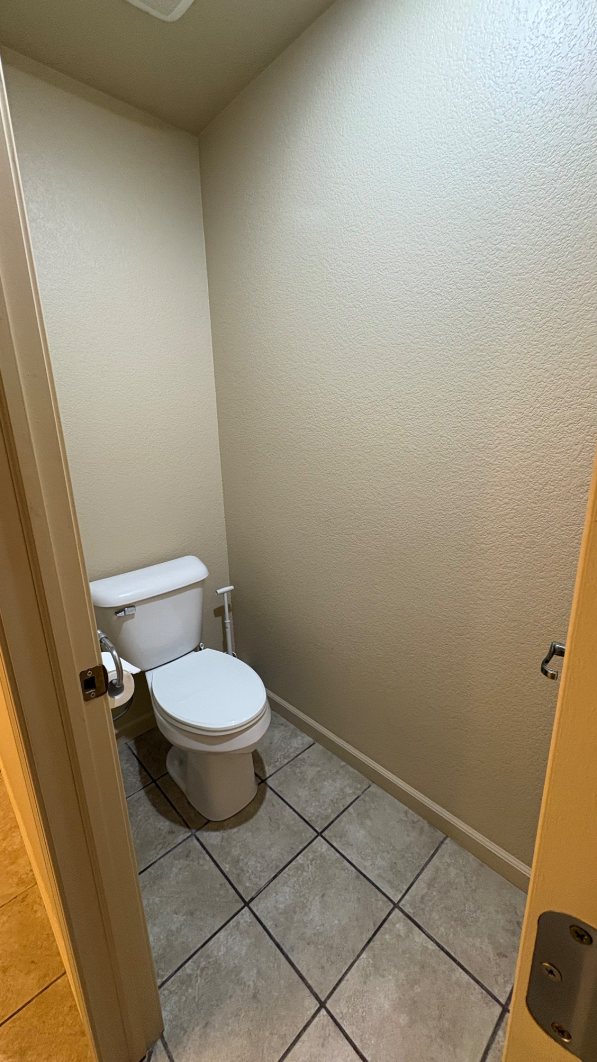 Quiet 2 bed 2 bath Single Level Duplex - Photo 4