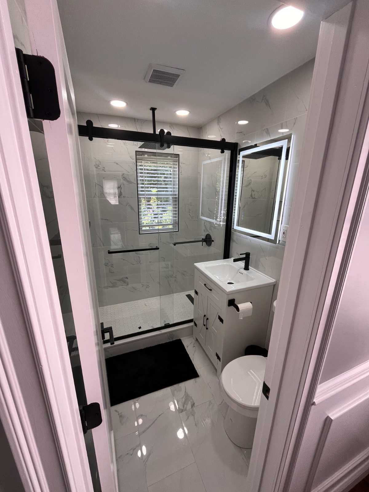 Spacious king bedroom with modern shared living spaces in Queens Village - Photo 4