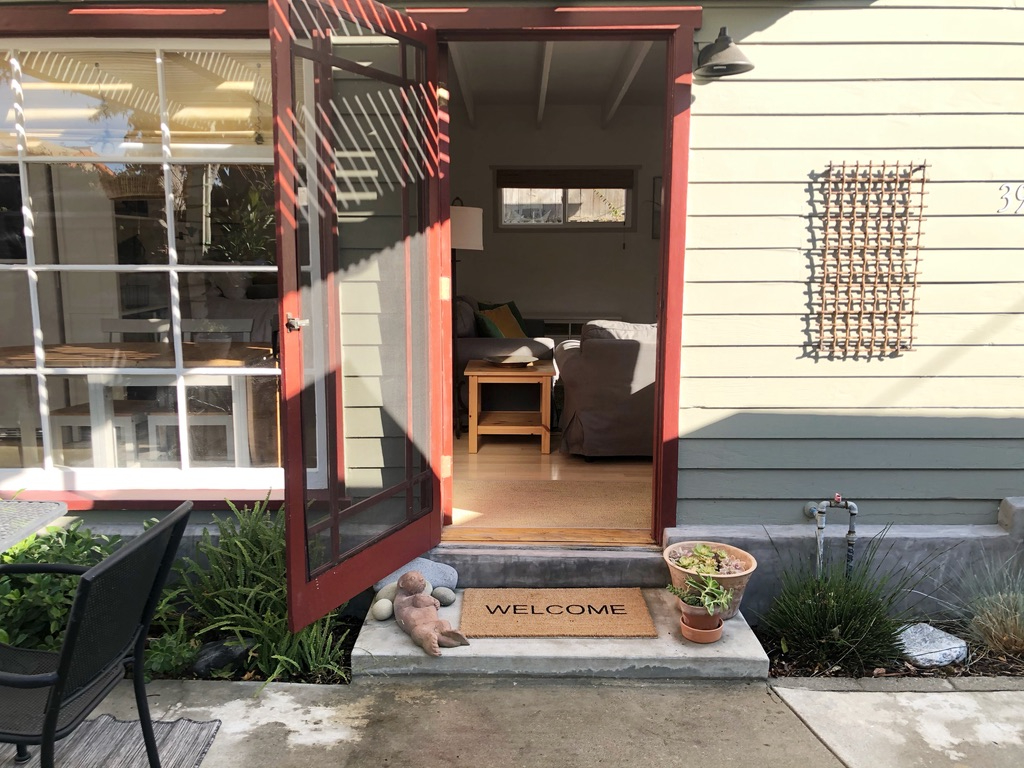 Charming Midtown Studio | Fast Wi-Fi, Private Patio, Walk to Hospitals - Photo 3