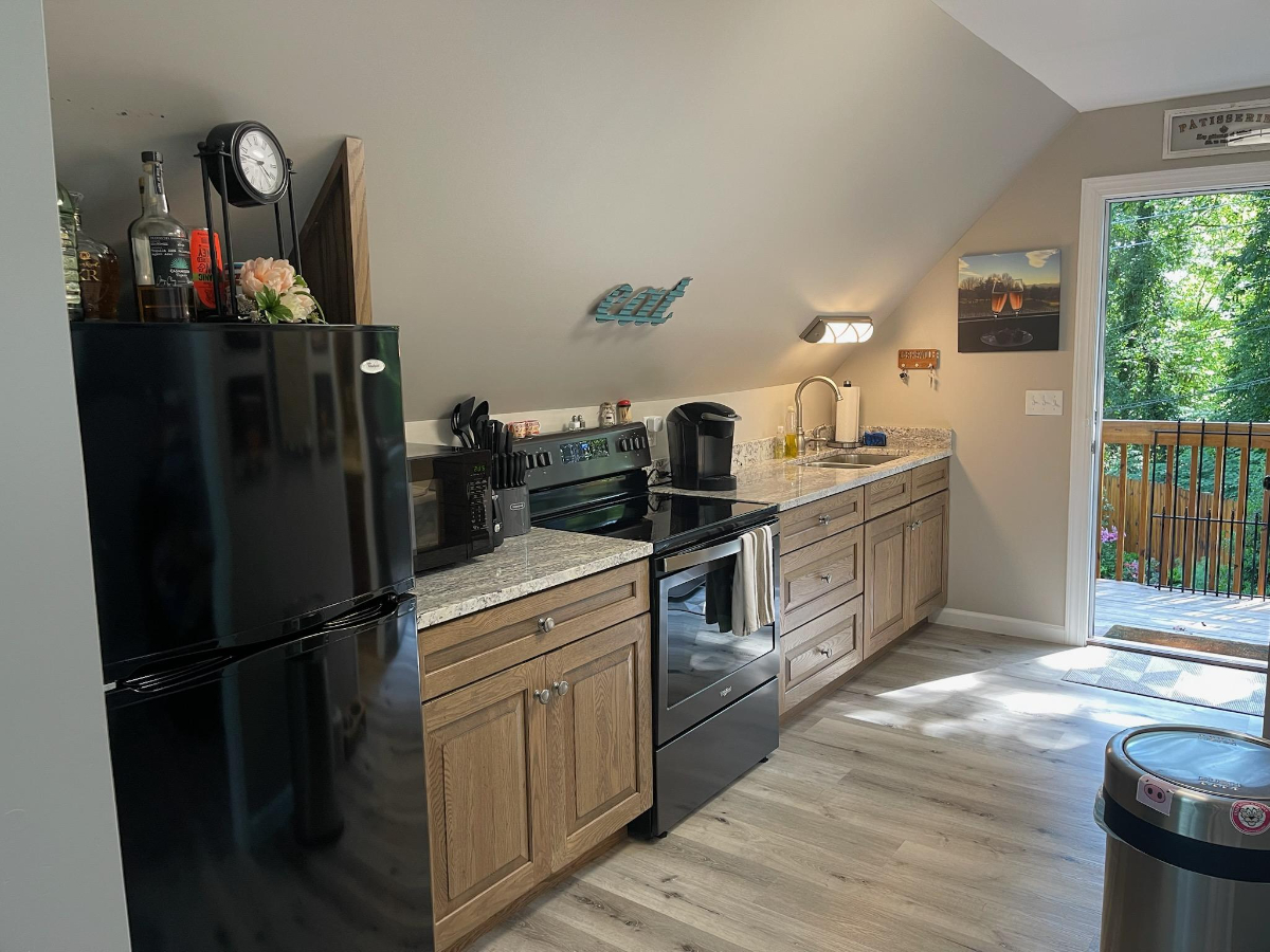 Spacious King Bed Studio Close To Mission Hospital And Biltmore Village - Photo 5