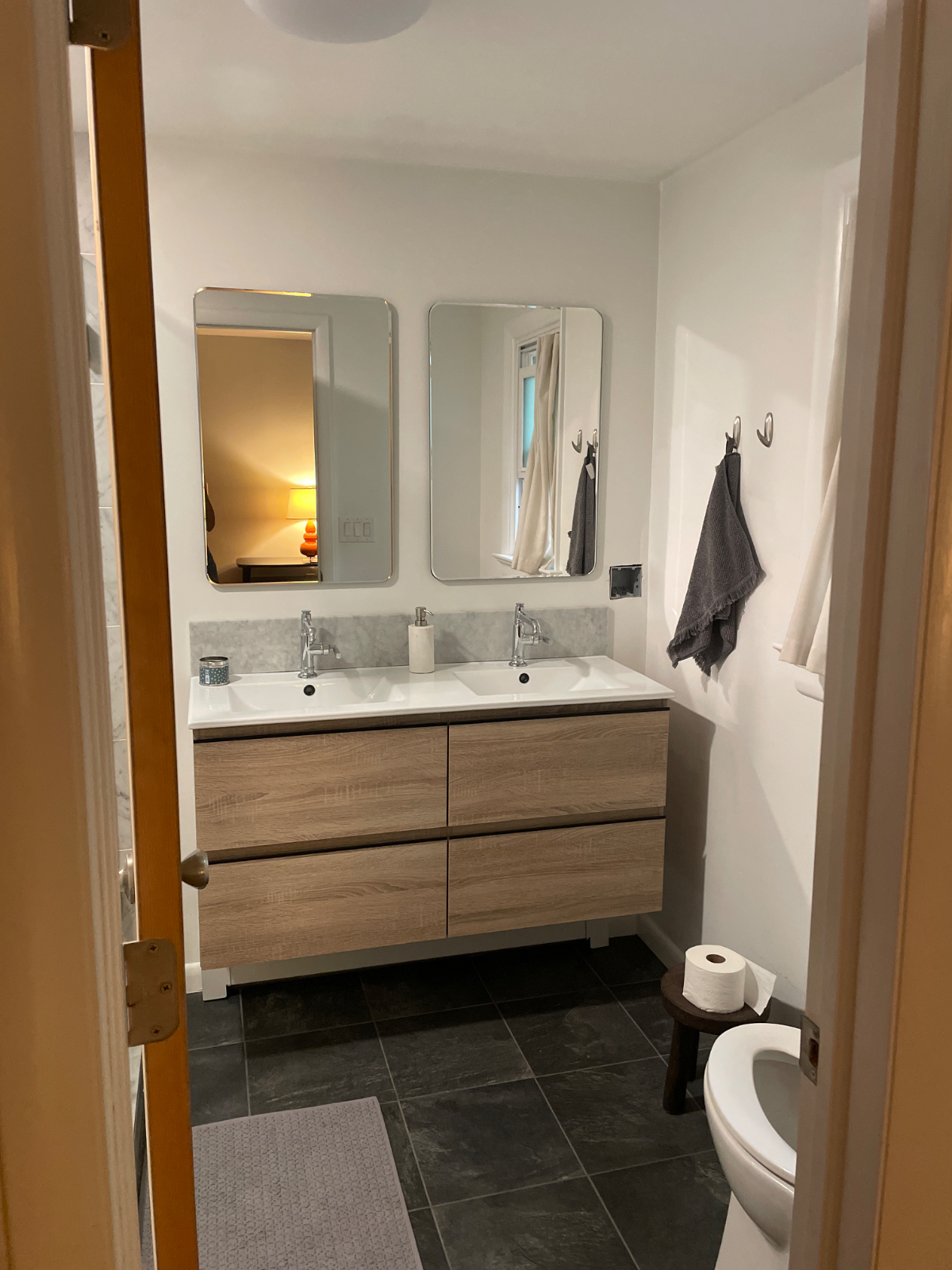Secluded home with spacious Room and private bathroom. - Photo 2