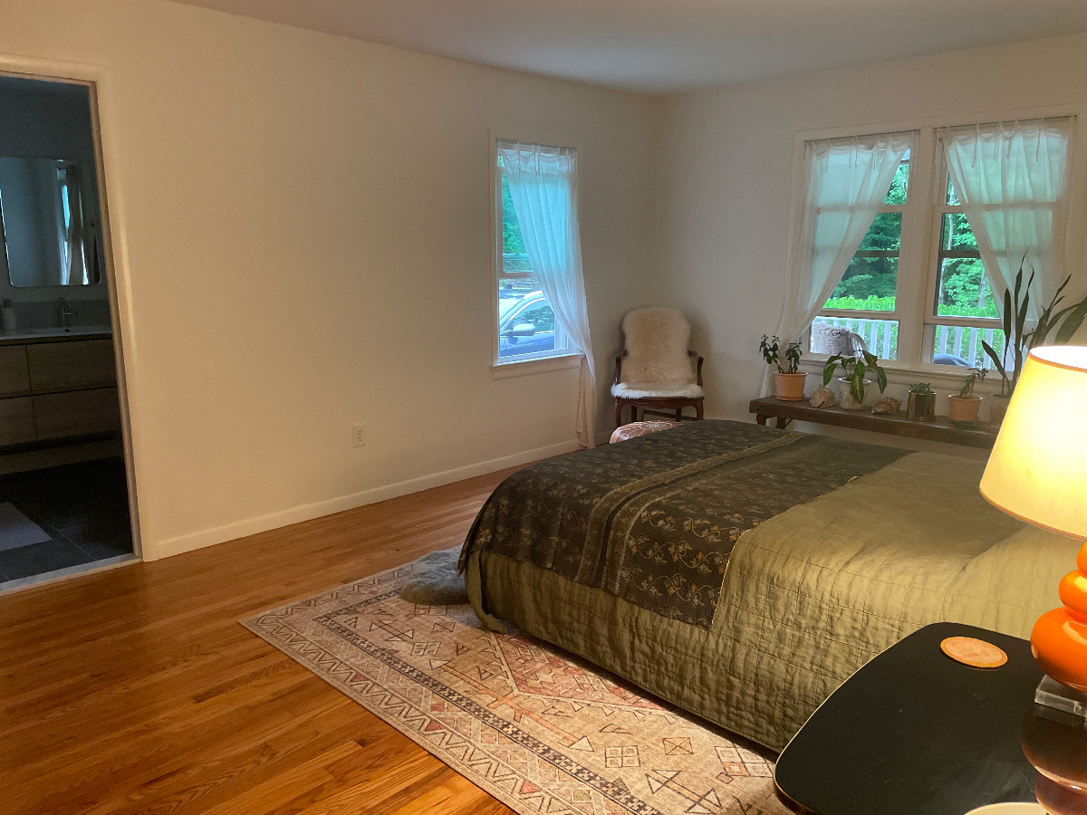 Secluded home with spacious Room and private bathroom. - Photo 5