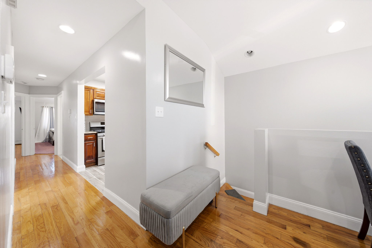 Newly renovated 3BR Queens Apartment| NearJFK| Utilies included + Laundry Pick up Service. - Photo 12