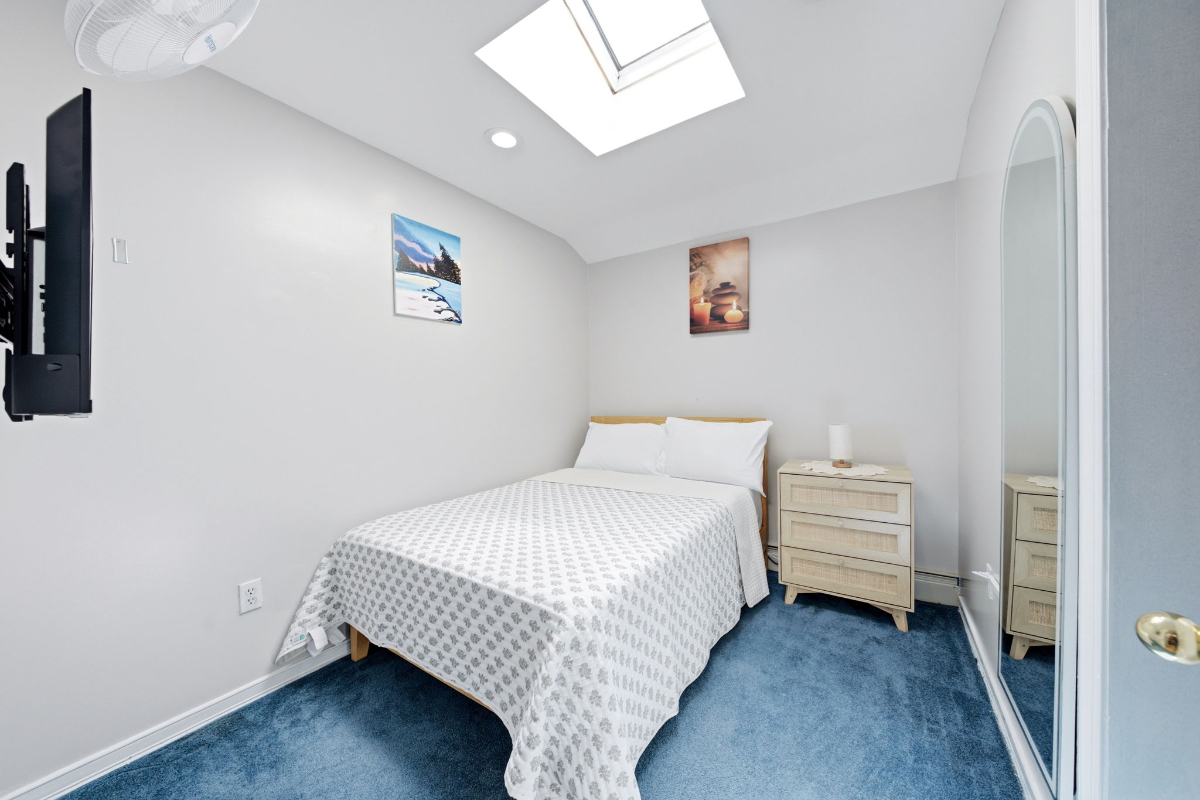 Newly renovated 3BR Queens Apartment| NearJFK| Utilies included + Laundry Pick up Service. - Photo 7
