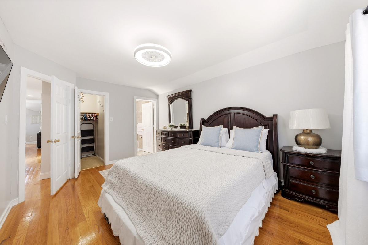 Newly renovated 3BR Queens Apartment| NearJFK| Utilies included + Laundry Pick up Service. - Photo 4