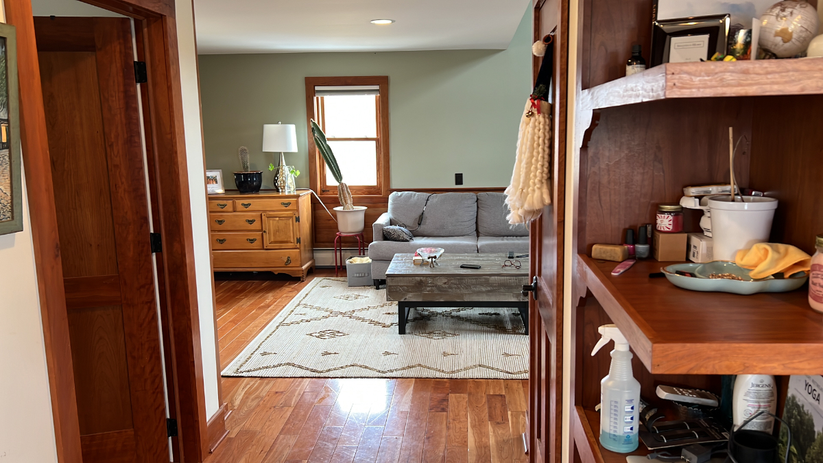 Looking for a roommate to share a large home. - Photo 3