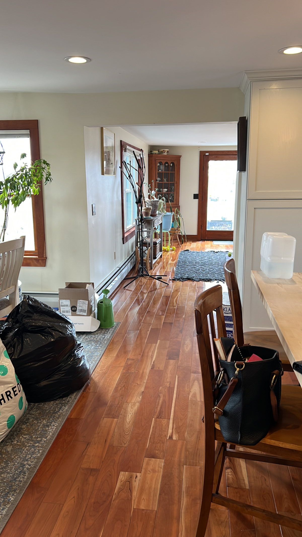 Looking for a roommate to share a large home. - Photo 10