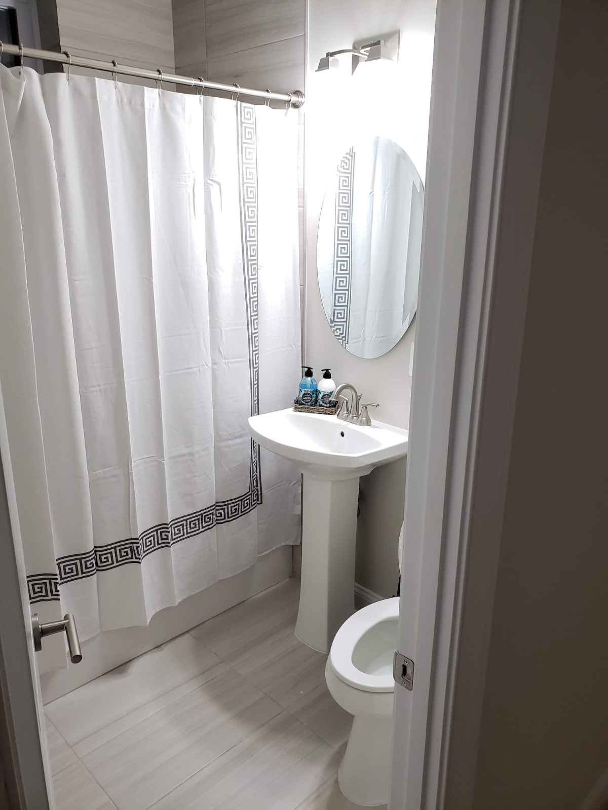 Spacious & Bright home near downtown/ Truxton DC - Photo 2