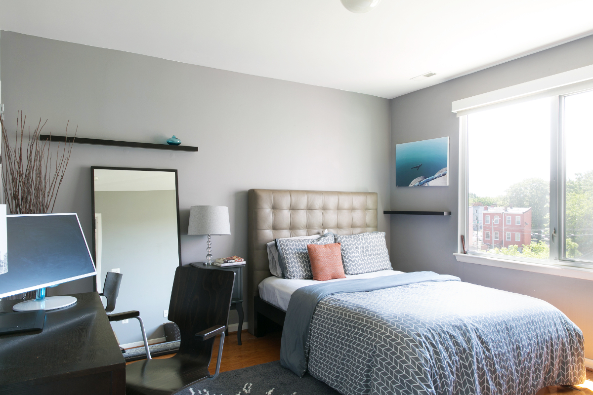 Metro Adjacent Flat with Modern Decor - Photo 5